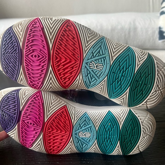 Nike Kyrie 5 GS Galaxy size 7Y multi color navy blue - Picture 4 of 6